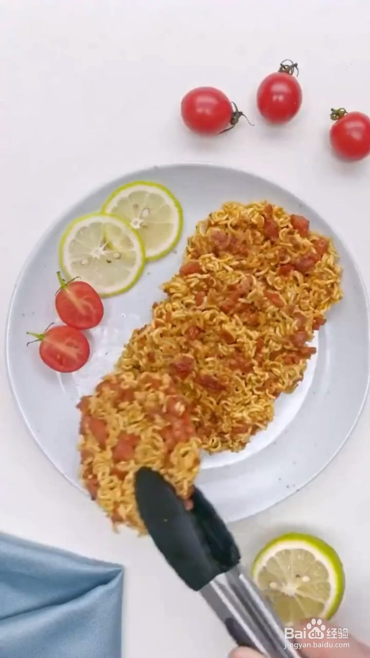 如何自制何老师同款泡面小圆饼