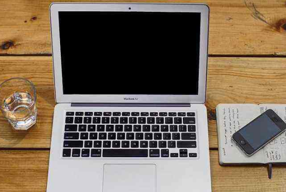 苹果电脑电充满了可以继续插上充电机使用吗