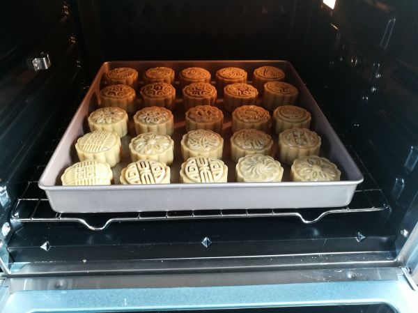 红豆沙蛋黄月饼