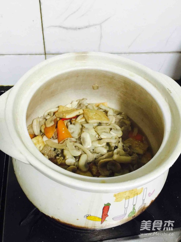 营养丰富又简单的菌菇煲
