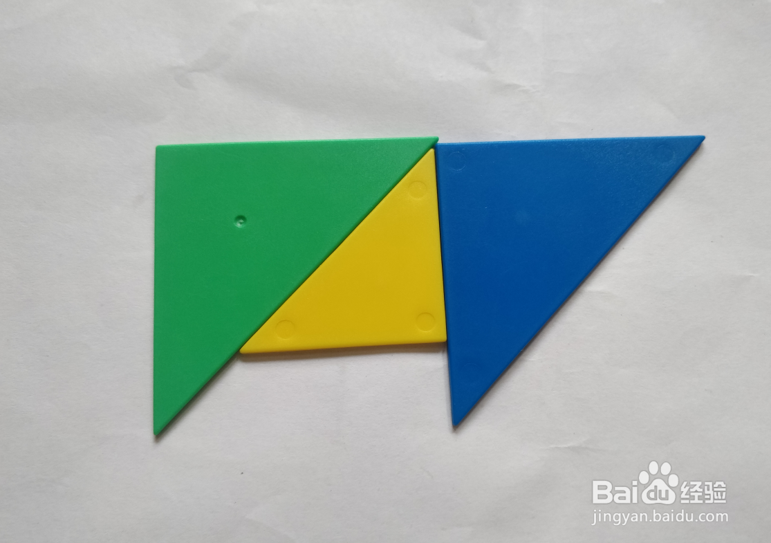 用(蝶式)七巧板怎么拼一只站着的沙皮狗?