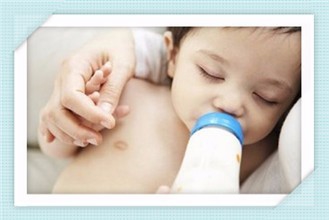 怎样给宝宝添加奶粉?