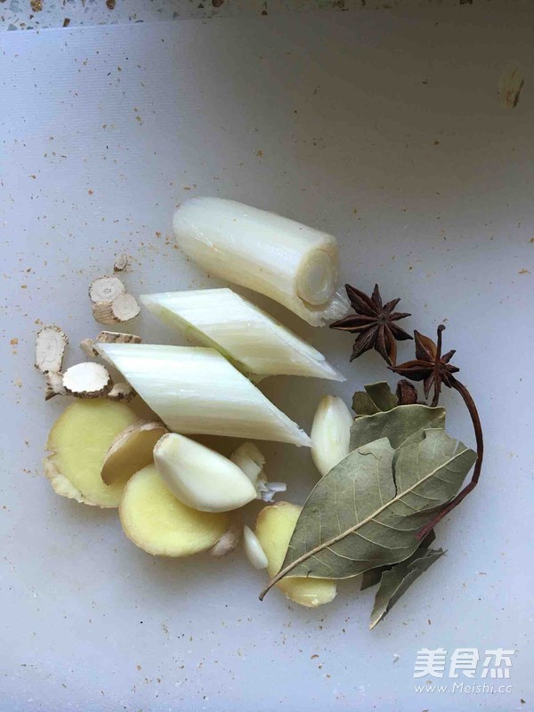 笨鸡炖蘑菇的做法