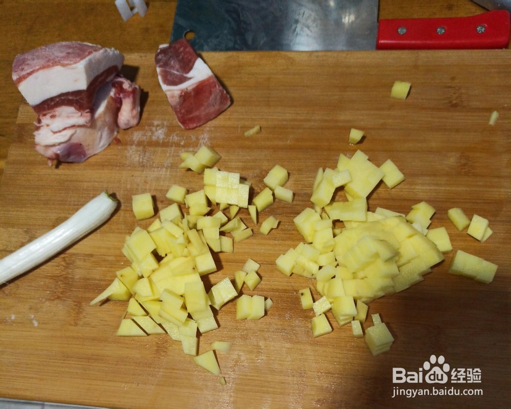 <b>每日美食-黄油卷子盖碗羊肉焖汤的做法</b>