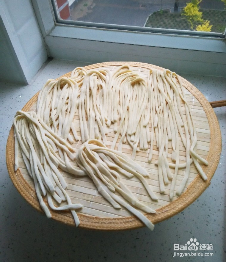 手擀面的制作方法（4--5个人的量）