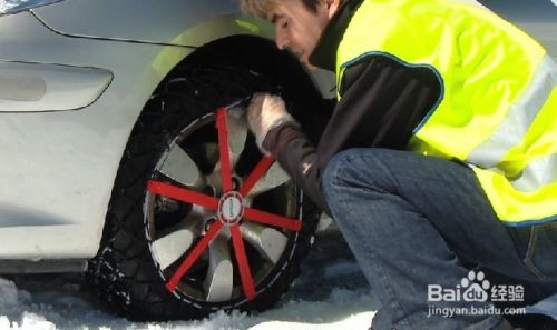 米其林进口越野车汽车轮胎防滑链的雪地安装方法