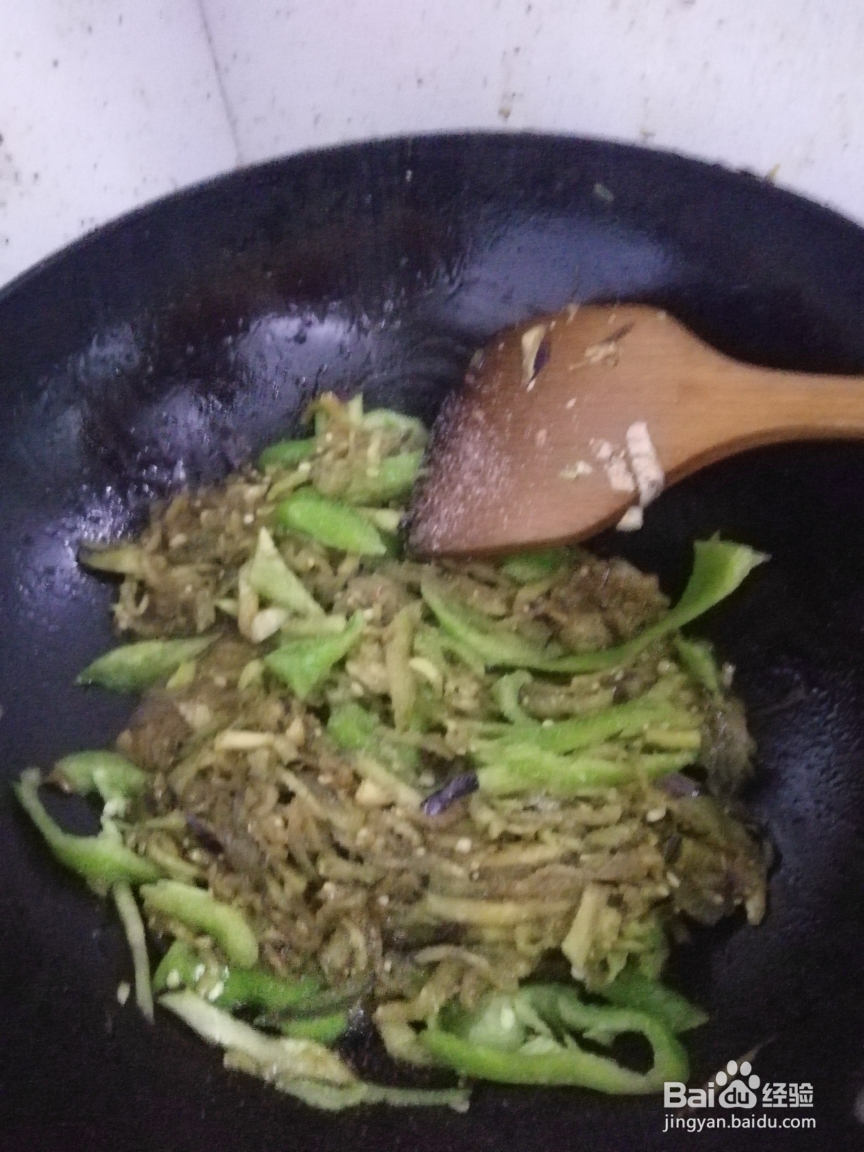 做家常菜辣椒炒茄子的教程!