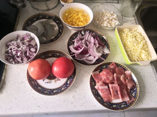 自制海鲜至尊披萨