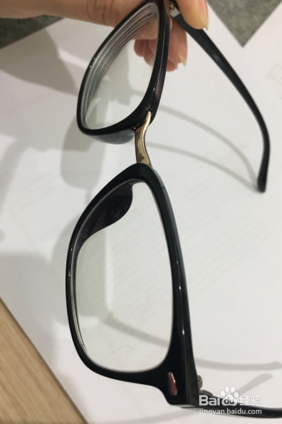 眼镜总是往下掉该怎么调整