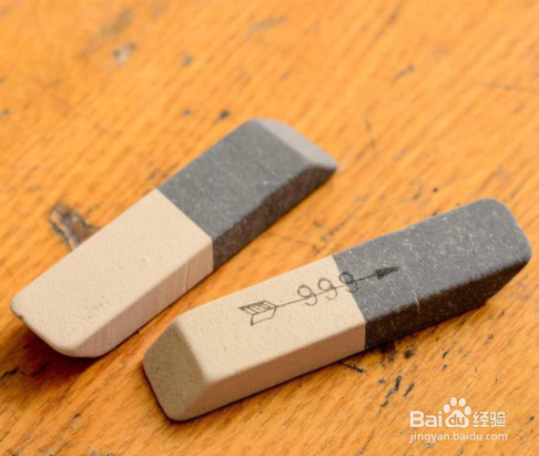 乳胶漆上面粘贴点胶怎么处理