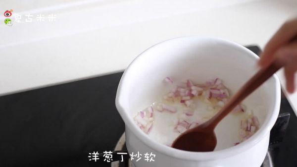 奶香茄汁蛋包饭