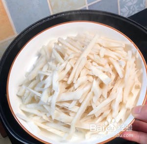 怎么做酸辣脆爽凉拌藕丝